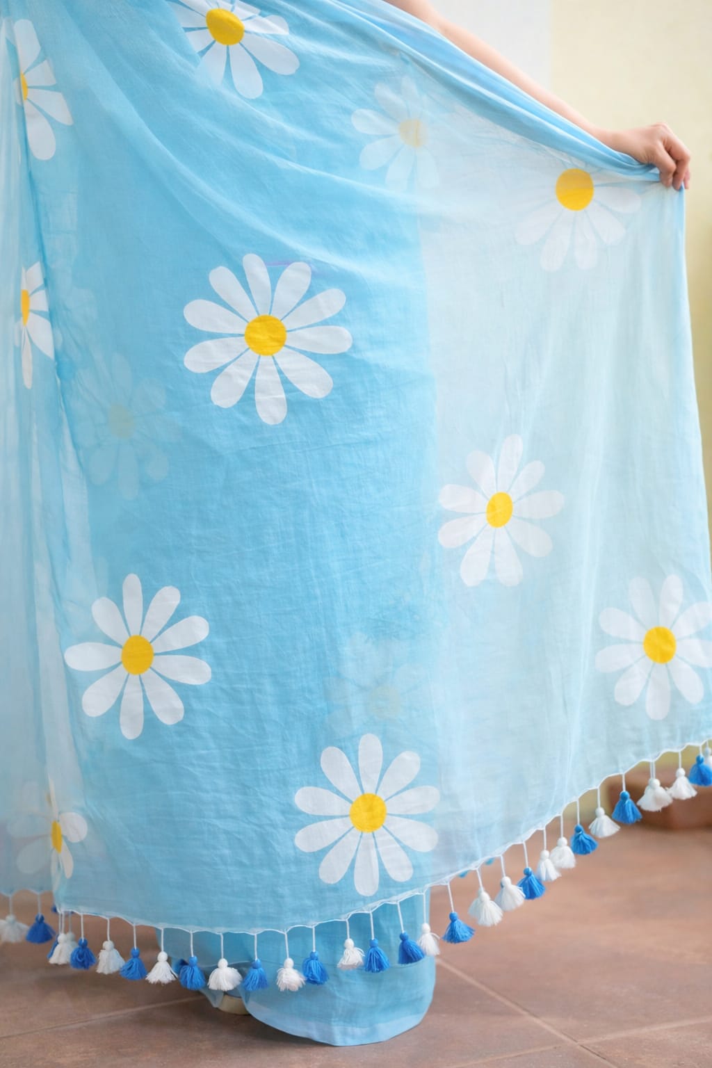 Title: Linen Cotton Floral Hand Printed Saree for Women - Perfect for Casual Outings, Festivals, and Special Occasions.